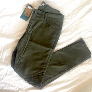 Prana Brenna Size 6 Regular, new with tags. Mid rise.